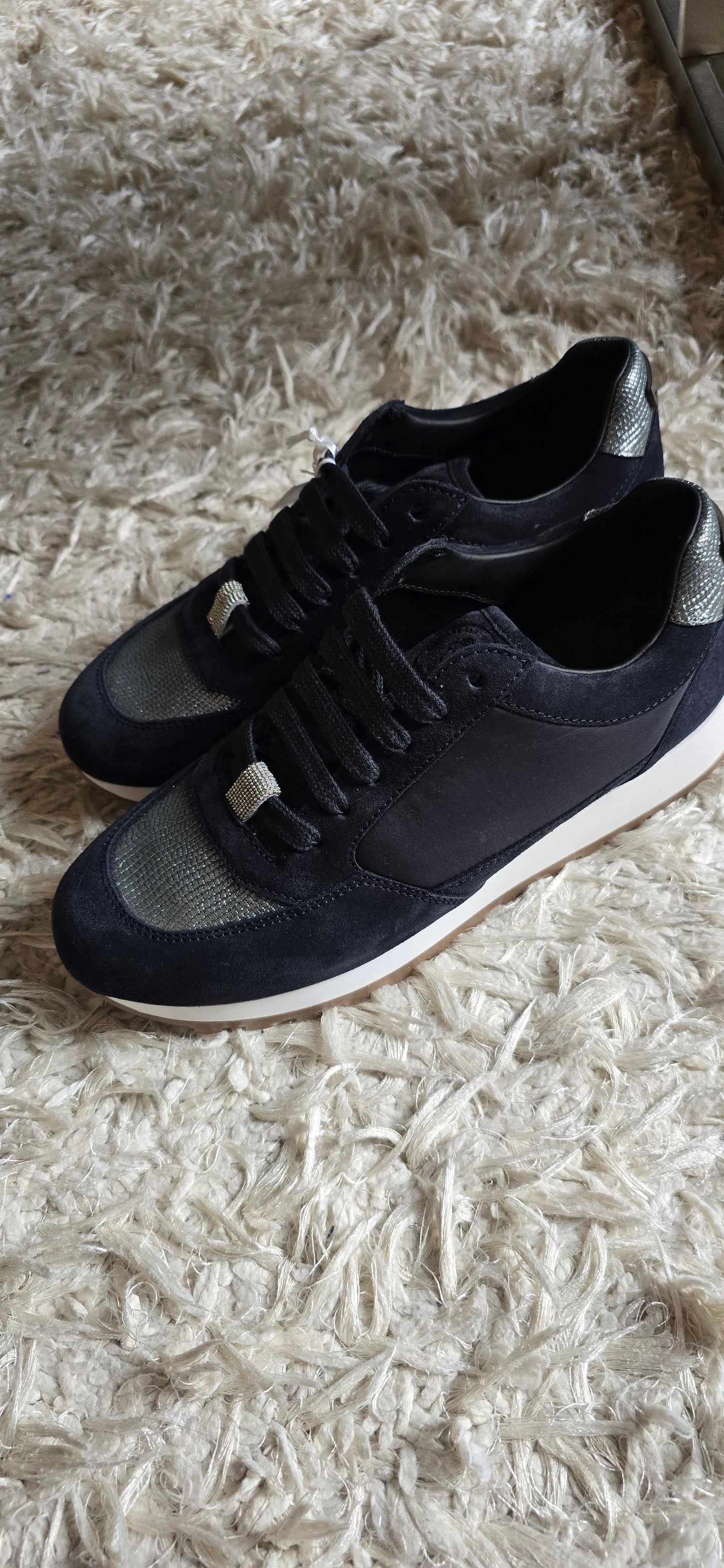 Multimaterial sneakers