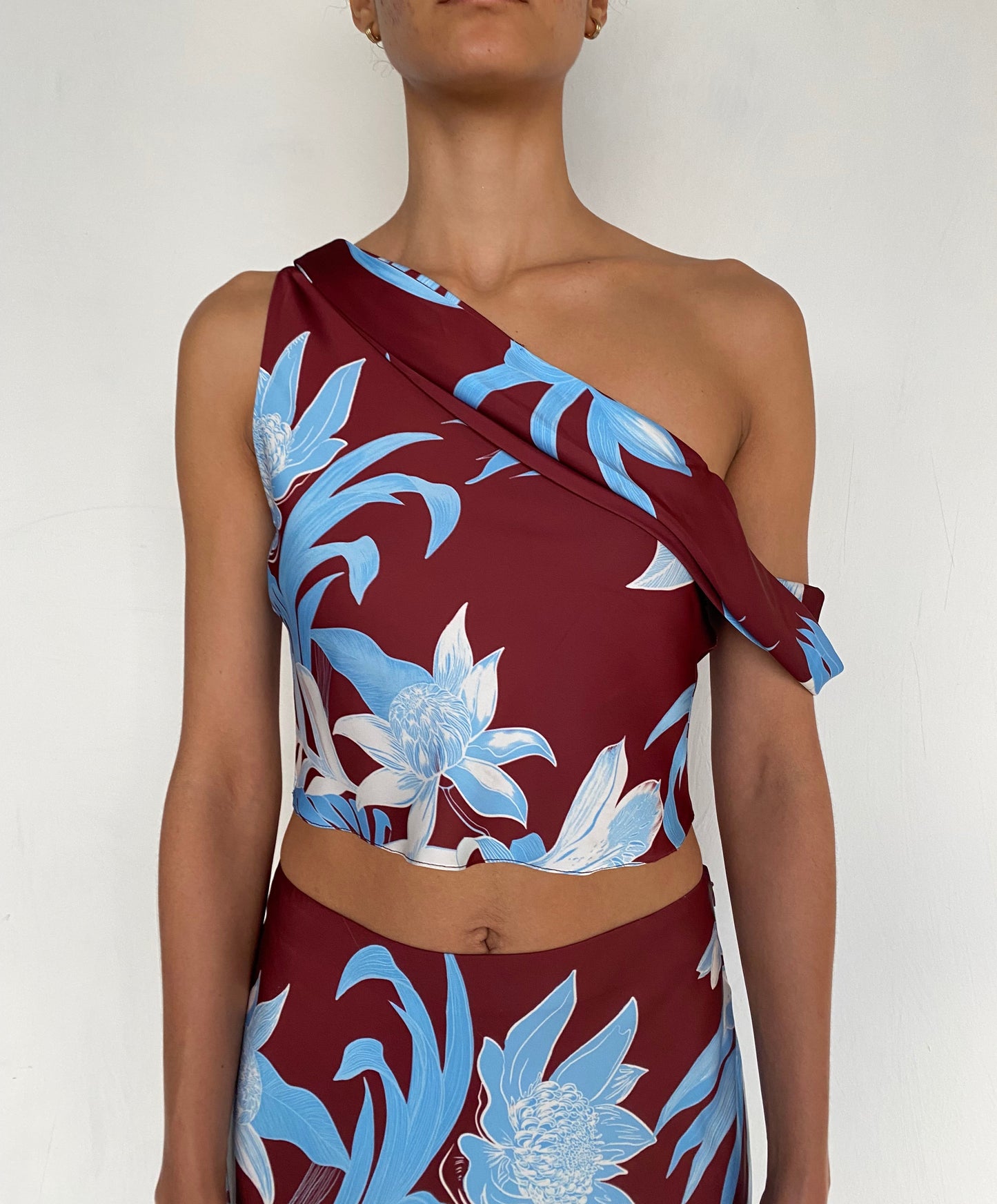 ONE SHOULDER COWL TOP