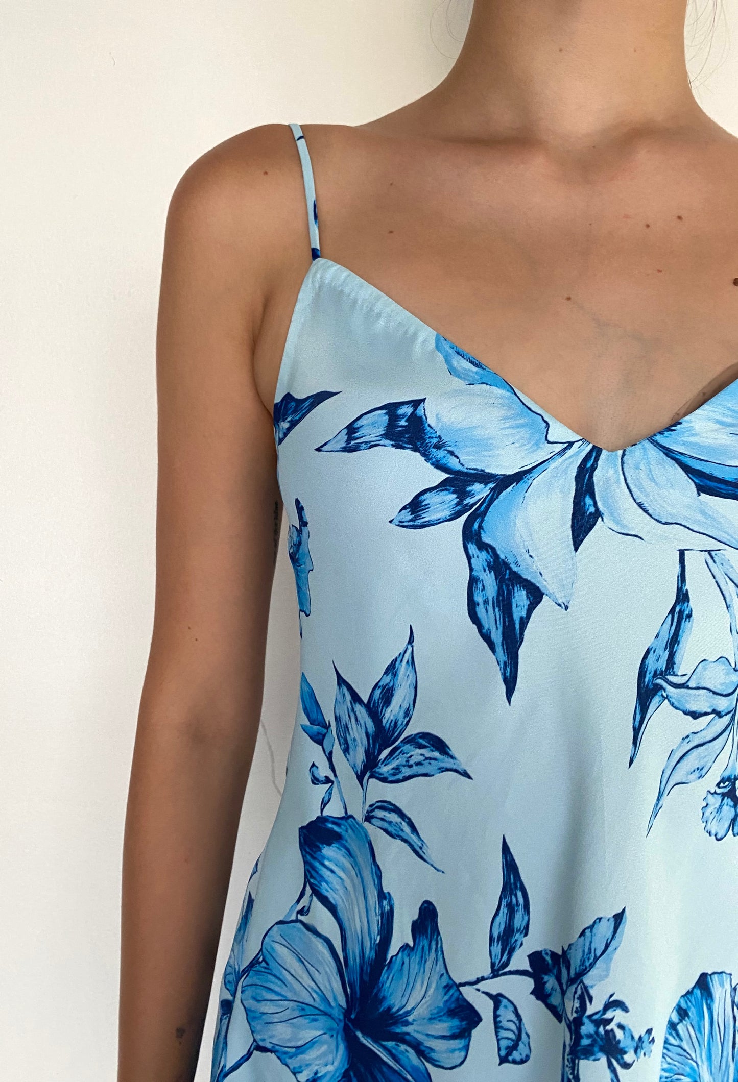 V-NECK STRAPPY TOP