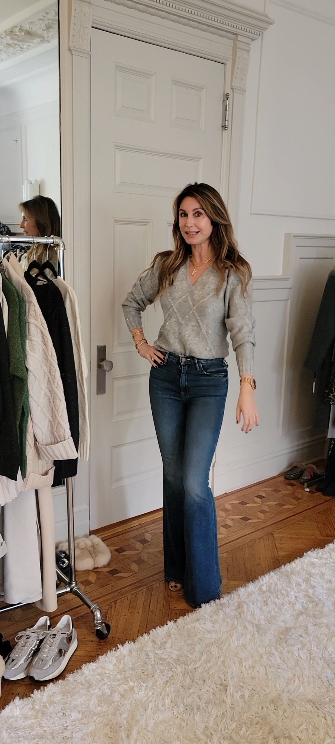 V-neck long-sleeve jumper