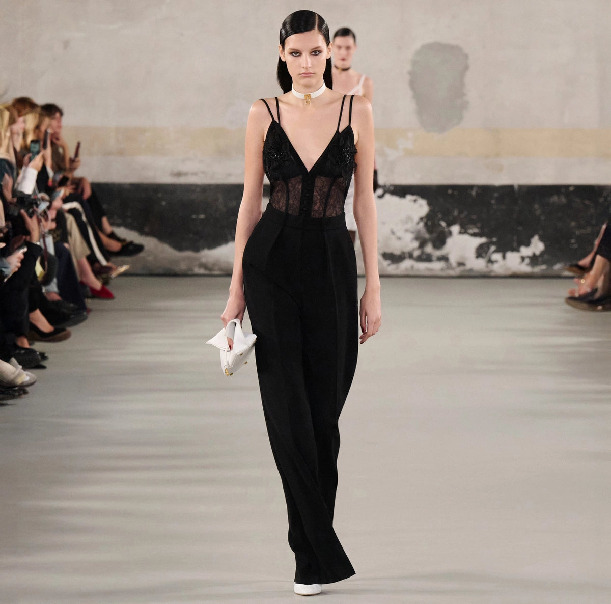 Jumpsuit in lightweight crêpe fabric with floral embroideries