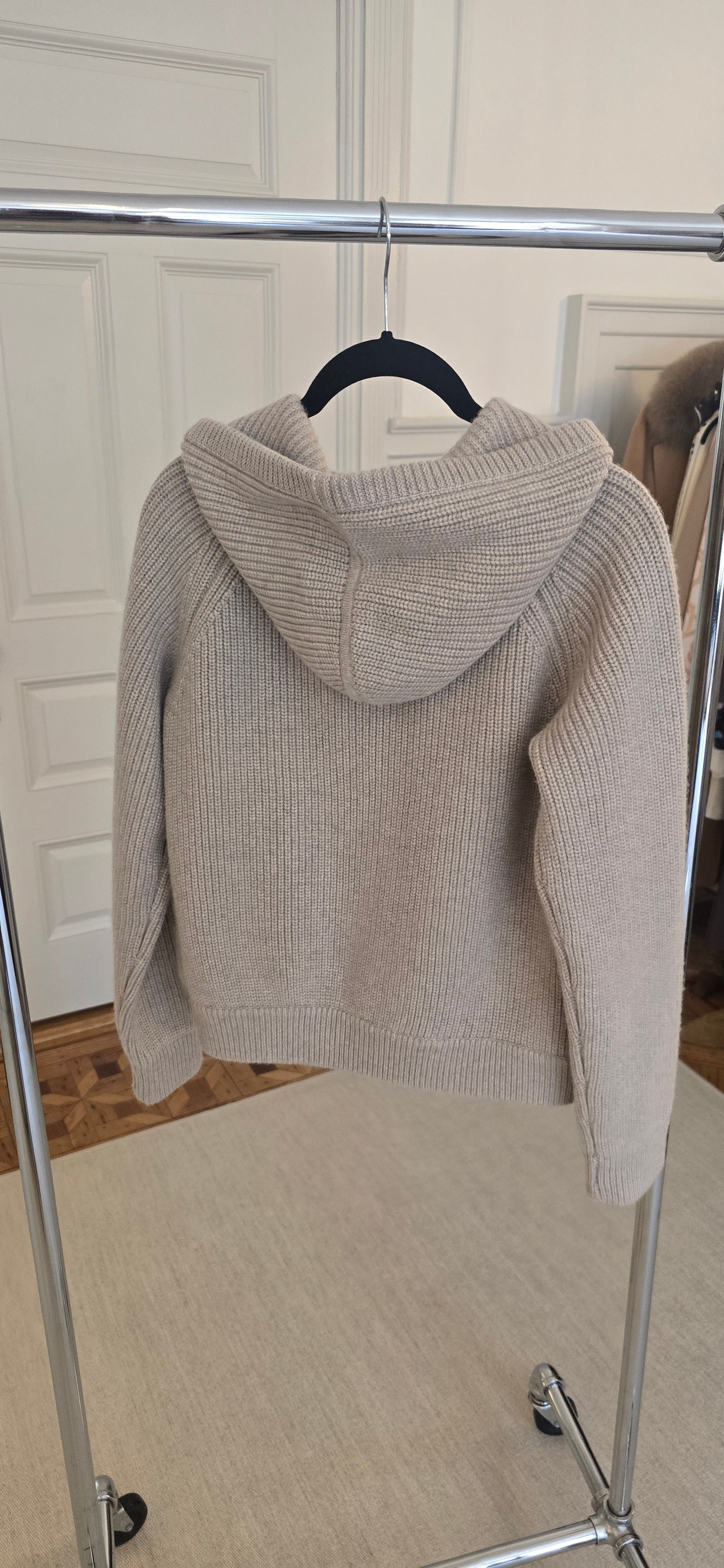 Knitted jacket with mink front