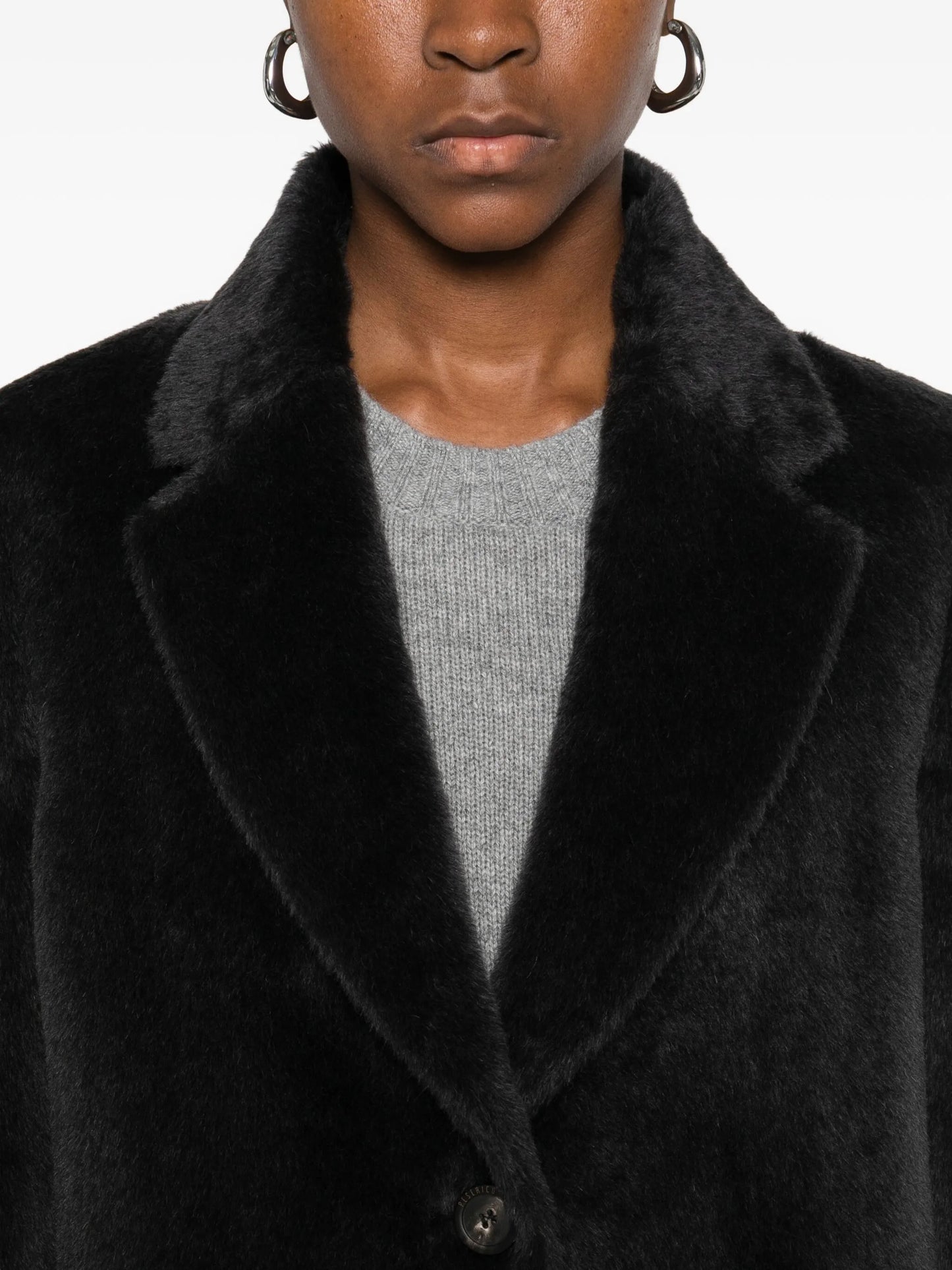 Notched-lapel buttoned coat