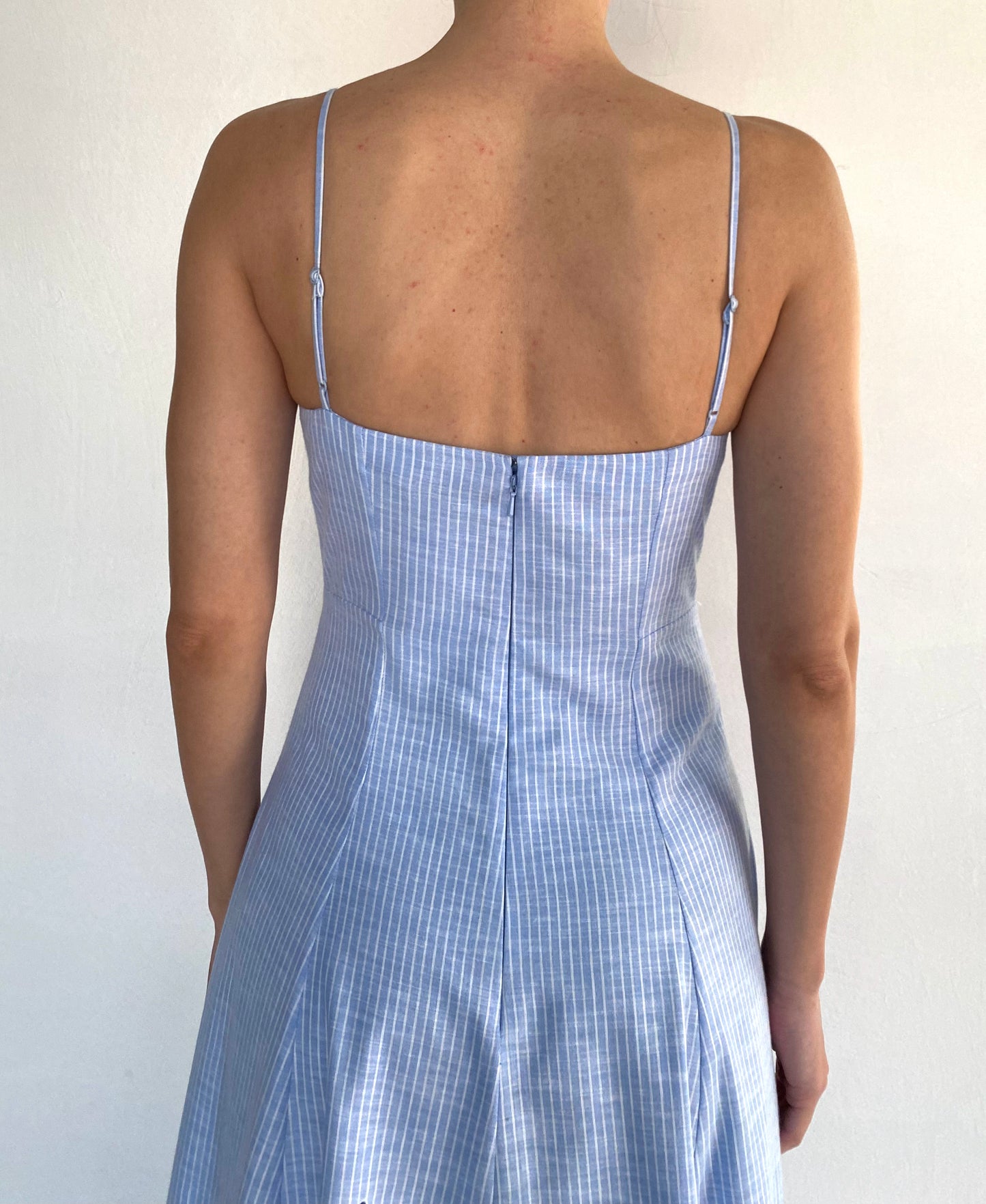 V-NECK MIDI DRESS