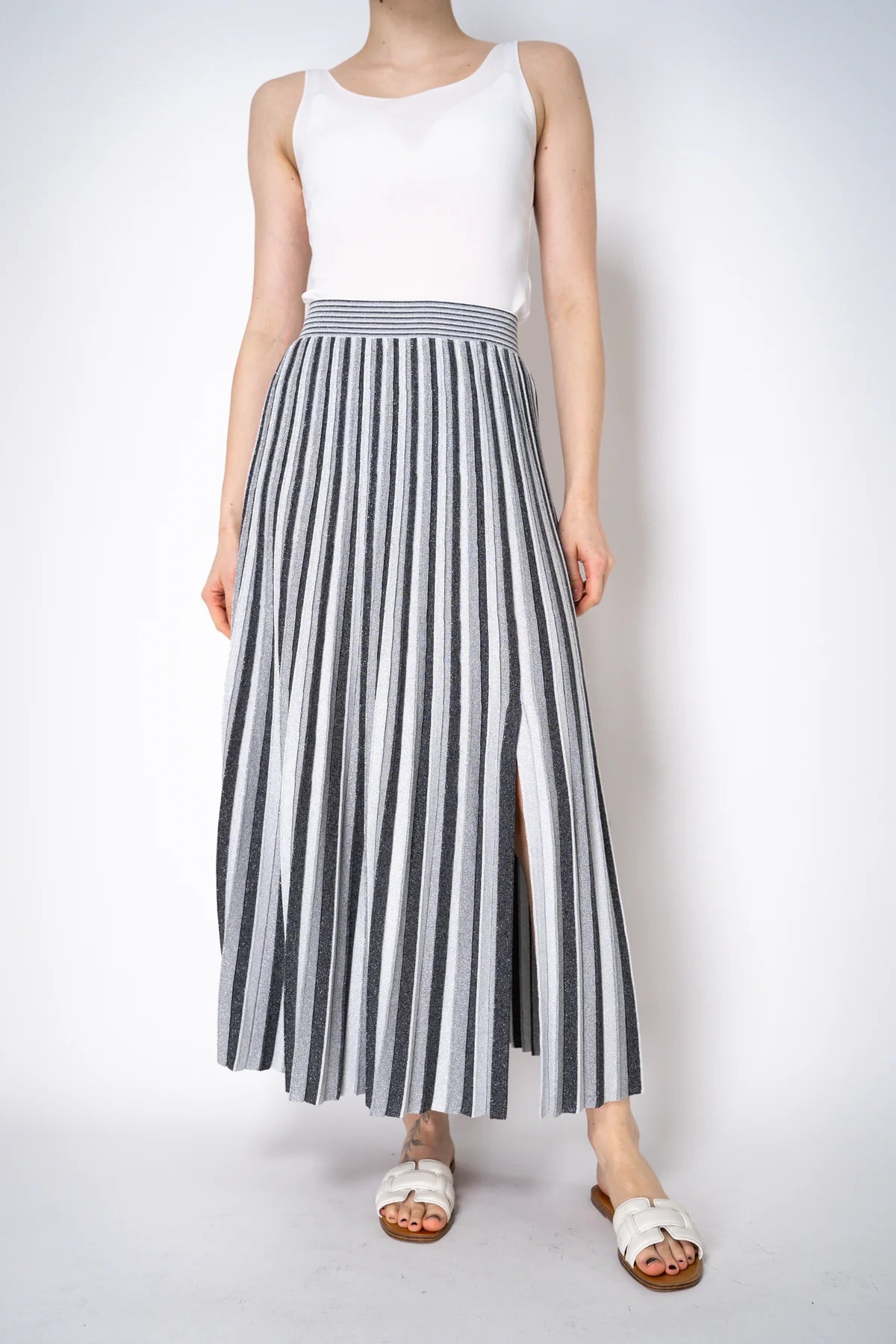 D. EXTERIOR LUREX KNIT PLEATED SKIRT