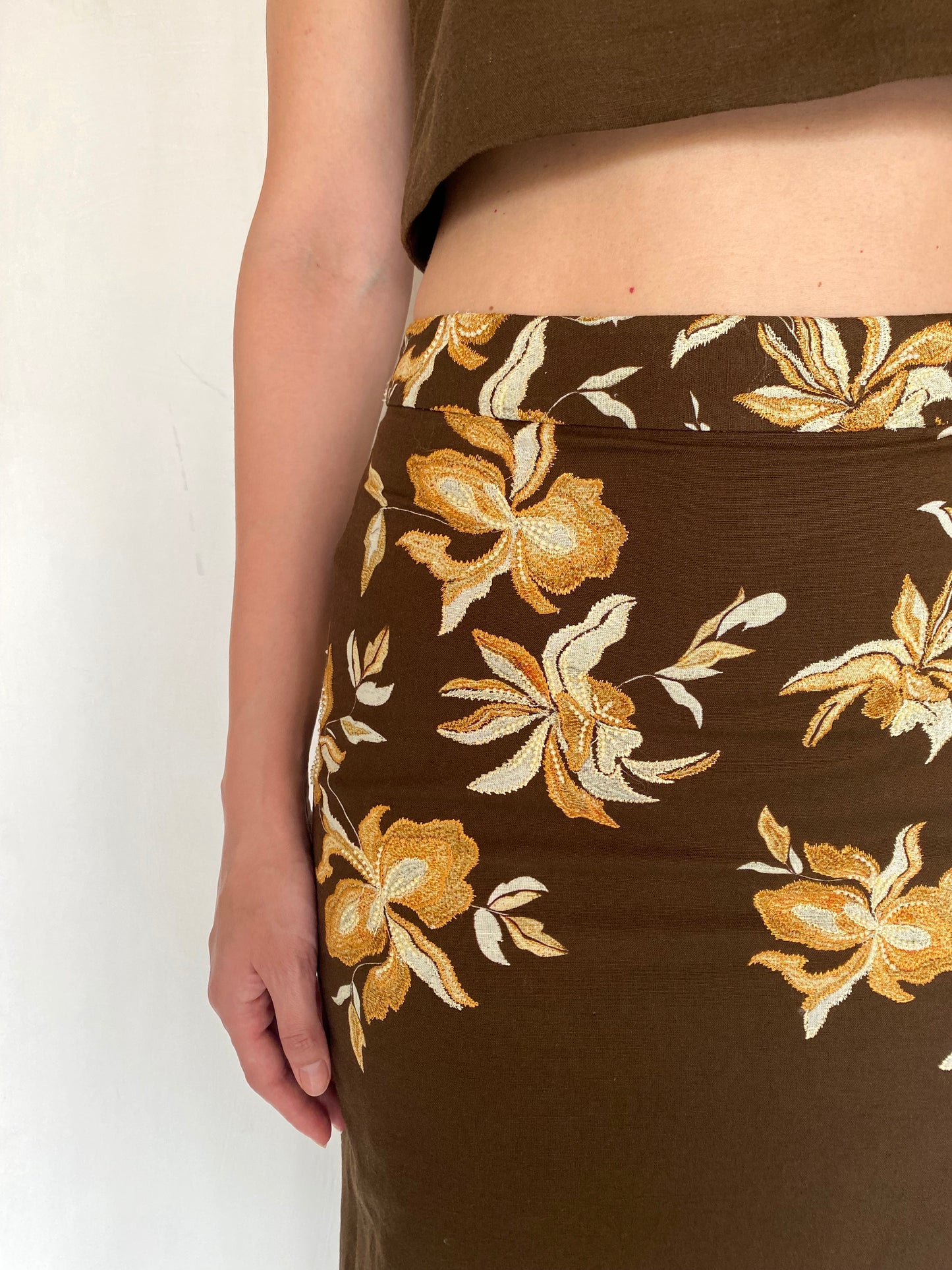 FITTED MIDI SKIRT