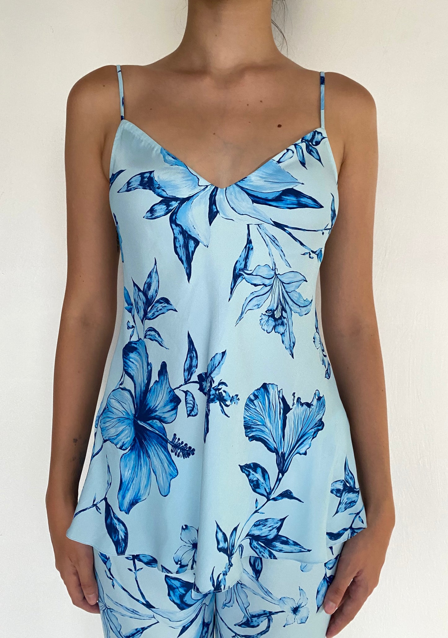 V-NECK STRAPPY TOP