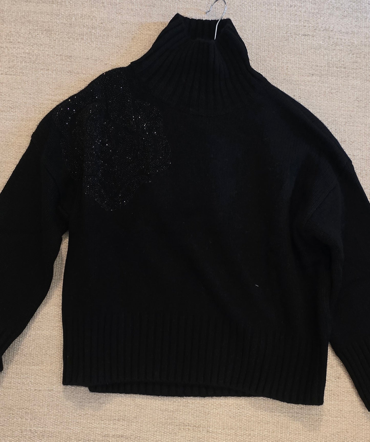 High neck sweater with sequin Rose appliqué