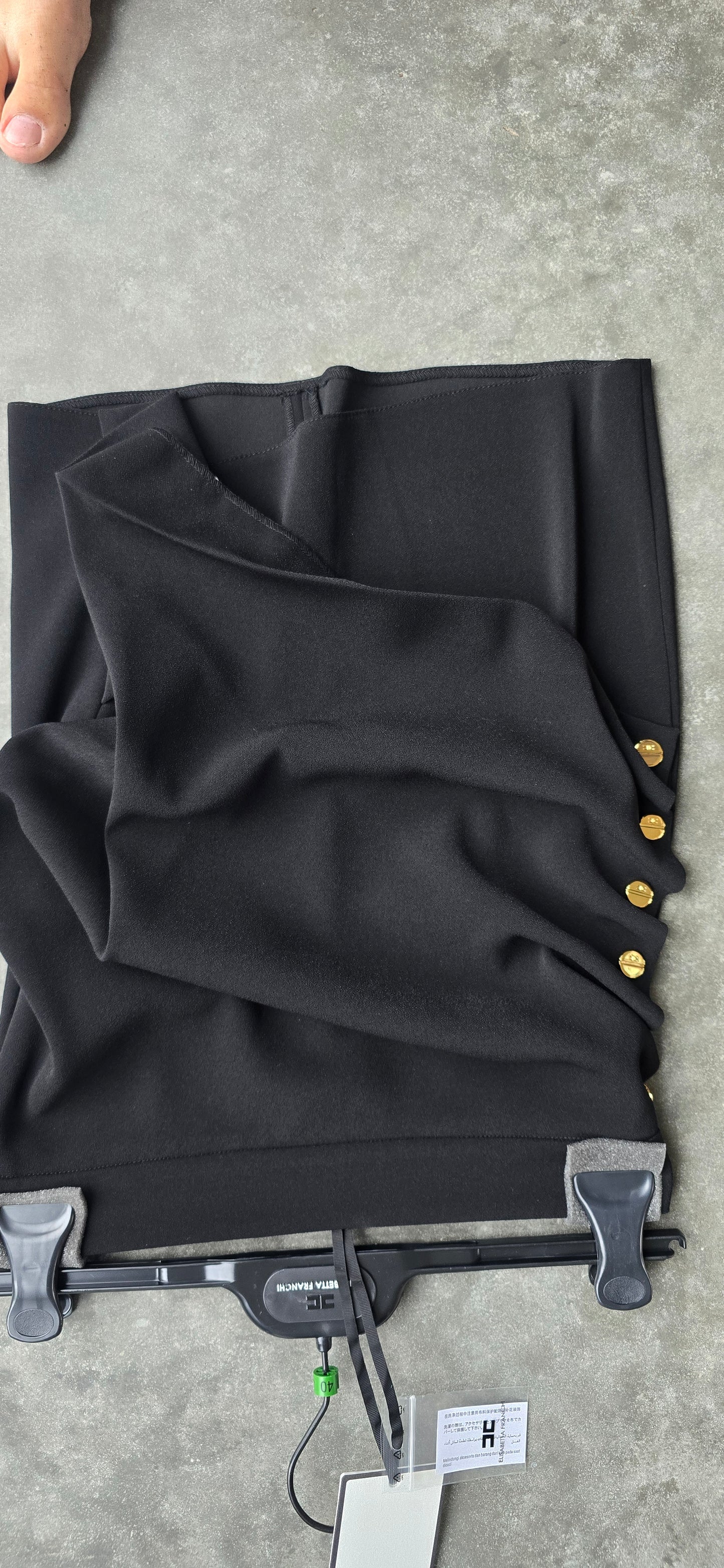 Skirt in lightweight crêpe fabric with jewel buttons