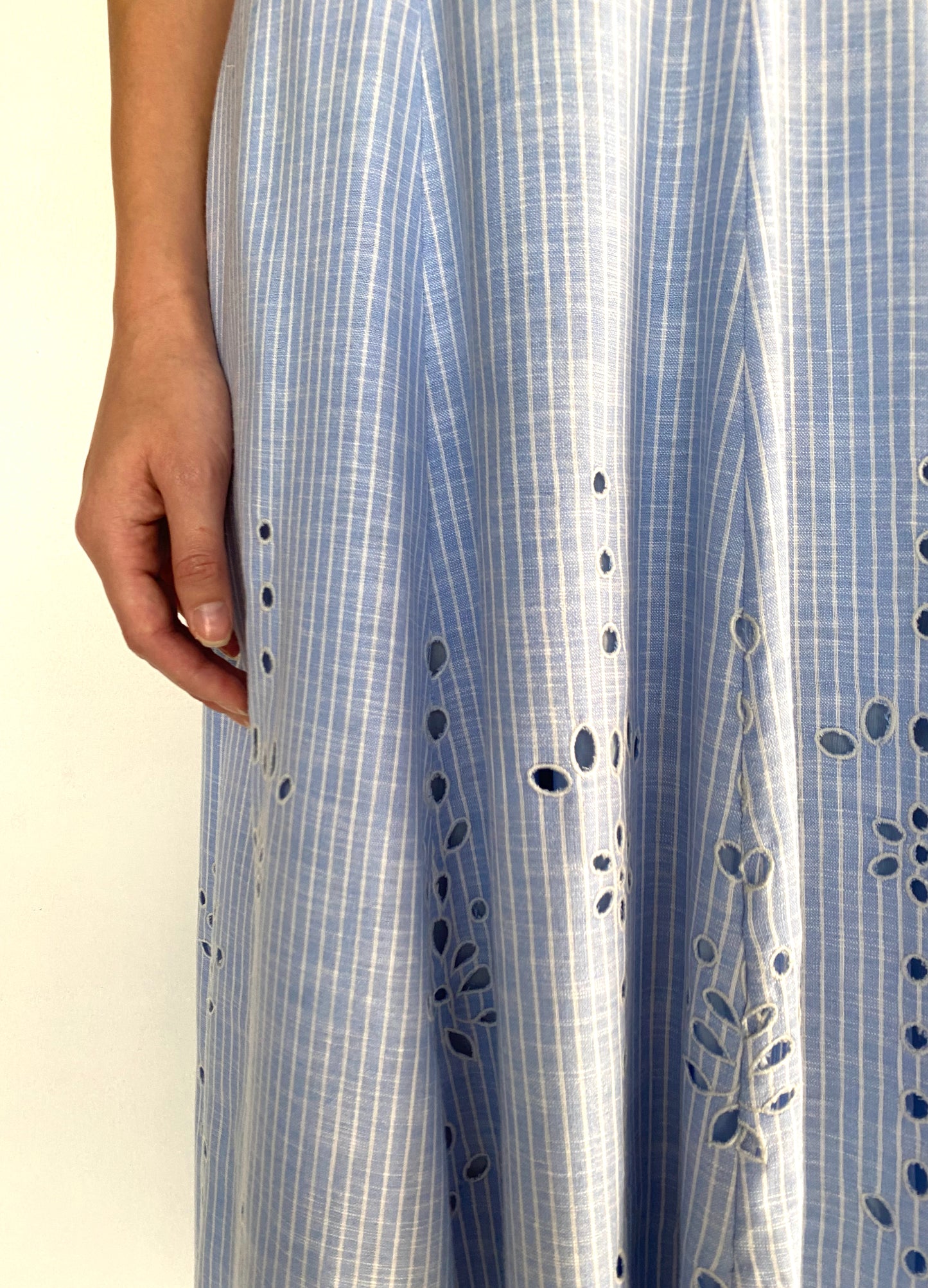 V-NECK MIDI DRESS